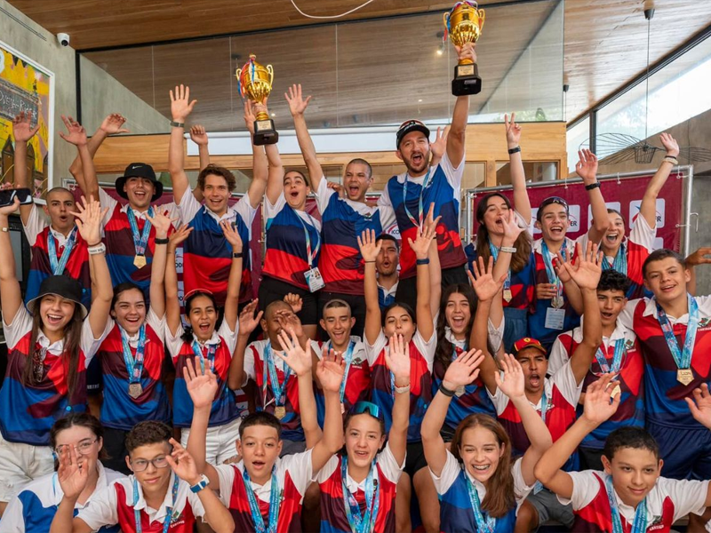 CCDR Cartago celebró en grande el titulo conseguido tanto en masculino como femenino en el triatlon de los JDN 2024.